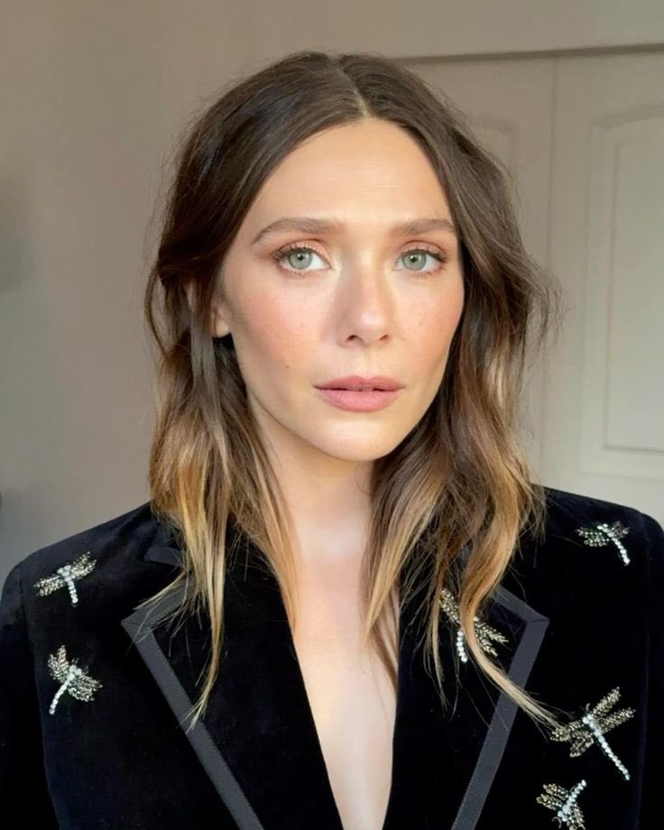celebaholic_867's tweet photo. Lizzie holding eye contact 😍 https://t.co/1Eh77TsUvv