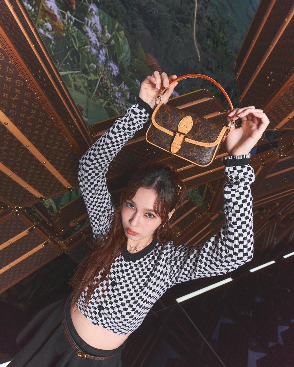 lovecentrics's tweet photo. louis vuitton got taste https://t.co/0ZVXTbeylj