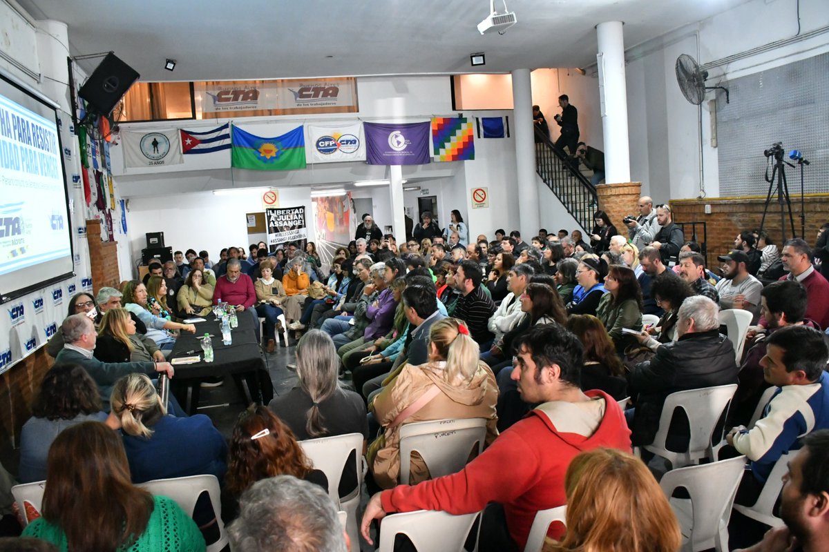 colodeisasi's tweet photo. ✌🏽 Es un día histórico para la unidad del movimiento de trabajadores y trabajadoras. 

En La Plata, estamos realizando el plenario de secretarios generales de las @CTAABuenosAires @ctabsas.

🤝🏻 Lucha para resistir, Unidad para vencer. https://t.co/JdBw4lbdsc