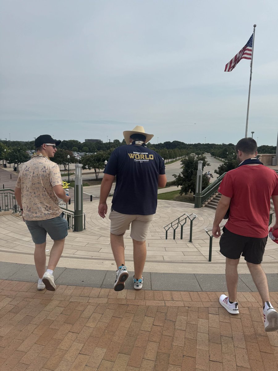 aRealJar's tweet photo. Another lan in the books. Had a great time cheering for the underdogs, meeting new people, and hanging at events. Nothing beats spending time with the boys though. See yall next year 🫡 https://t.co/GL43EM6YZe