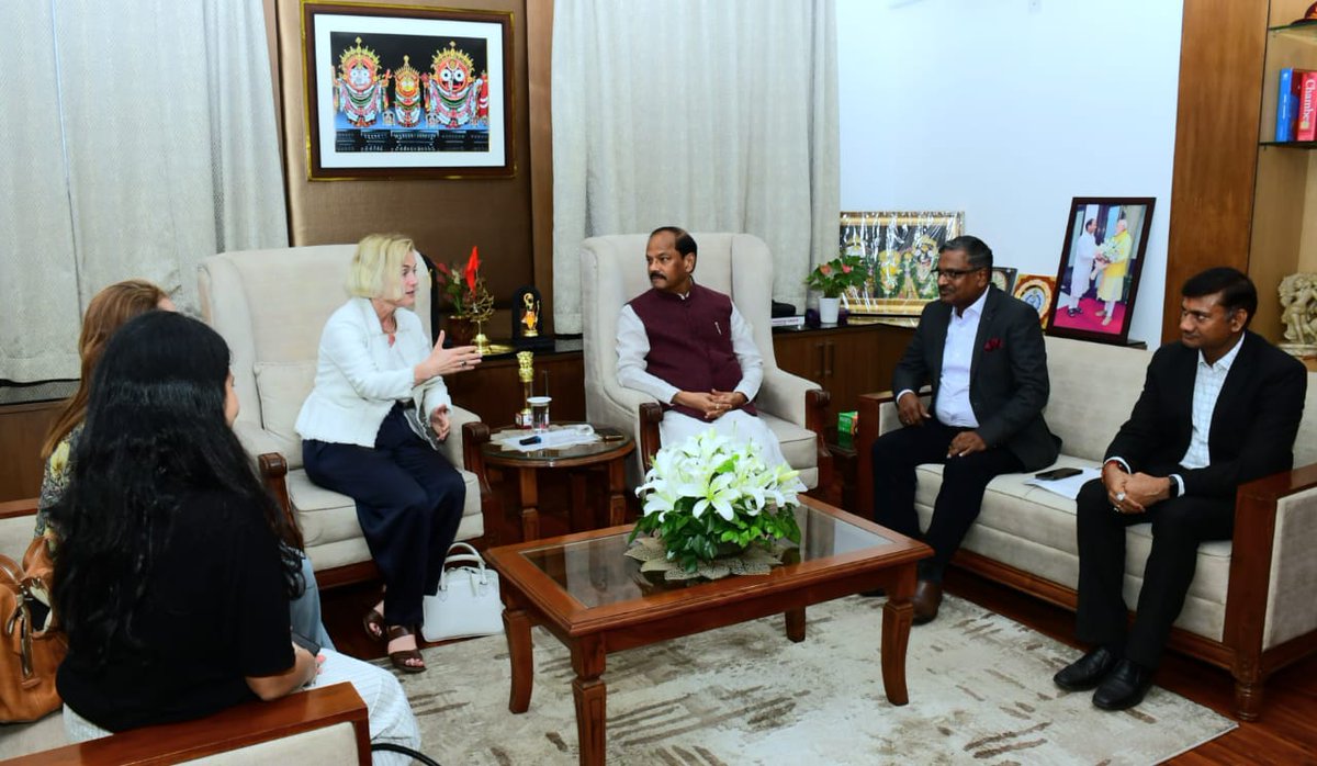 GovernorOdisha's tweet photo. Her Excellency Ms May Elin Stener, Ambassador of @norwayinindia, New Delhi paid a courtesy call to Hon'ble Governor Shri @dasraghubar at the Raj Bhavan.
@NorwayAmbIndia https://t.co/cQVQhsJZhl