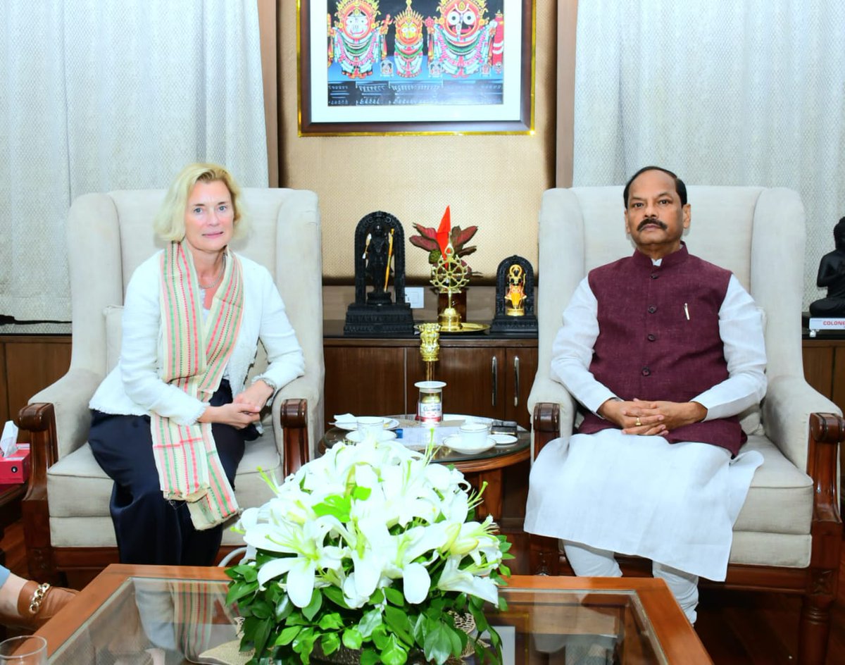 GovernorOdisha's tweet photo. Her Excellency Ms May Elin Stener, Ambassador of @norwayinindia, New Delhi paid a courtesy call to Hon'ble Governor Shri @dasraghubar at the Raj Bhavan.
@NorwayAmbIndia https://t.co/cQVQhsJZhl