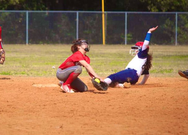 brandylynn_96's tweet photo. Happy 15th Birthday @Mia_Martinez_27 Love you to the moon and back kiddo!  
To the little girl who fell in love with softball when she was 2, keep working hard, stay focused. Enjoy the journey! 😘😘 https://t.co/wuxFguG8Cy