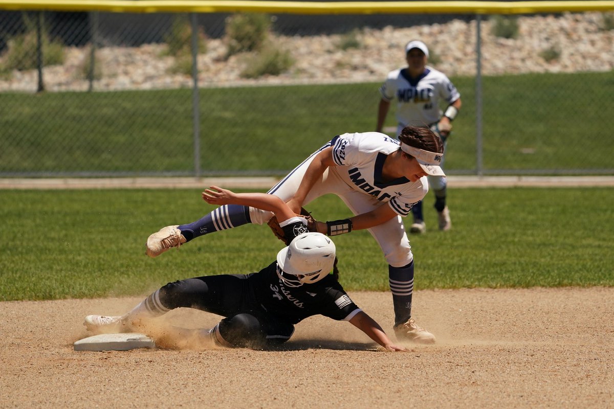 brandylynn_96's tweet photo. Happy 15th Birthday @Mia_Martinez_27 Love you to the moon and back kiddo!  
To the little girl who fell in love with softball when she was 2, keep working hard, stay focused. Enjoy the journey! 😘😘 https://t.co/wuxFguG8Cy