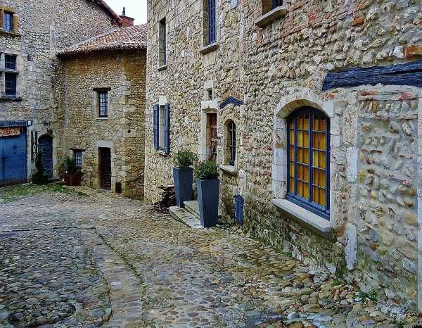 france_images's tweet image. Explore the charm of the historic village of #Perouges

Wander through cobblestone streets, admire ancient architecture, and try the local delicacies.  buff.ly/3Z9vn0d

#France 🇨🇵 #travel #photo