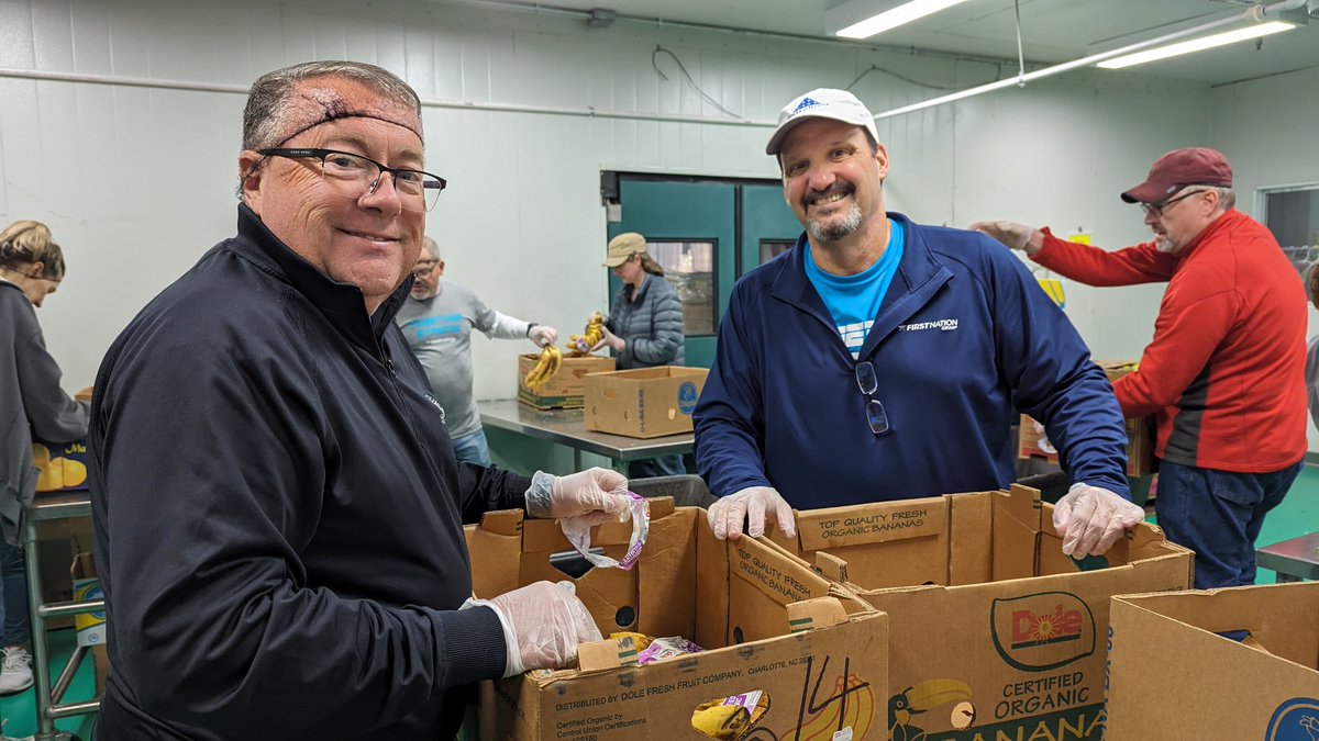 As we kick off the third week of #HungerActionMonth, we recognize the amazing volunteers who help us sort the healthy food we distribute to our partners in Washtenaw County. Nearly 10 million pounds last year! We can't do it without you!
foodgatherers.org/get-involved/v…
#EndHungerTogether