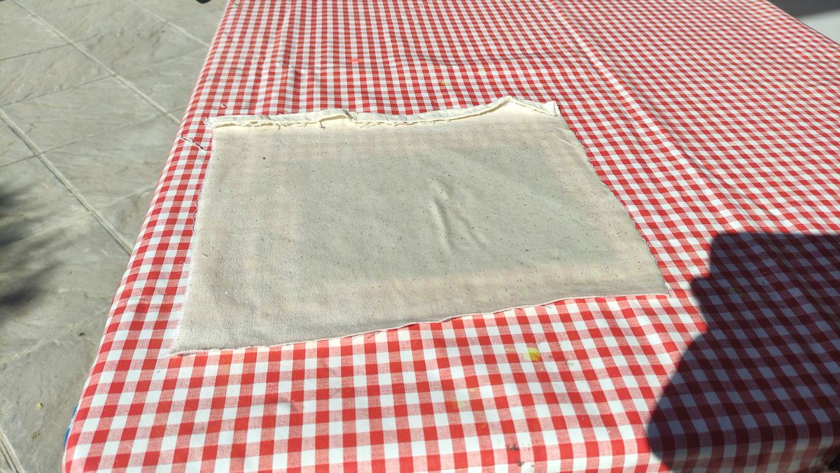 Encantado de haber impartido el taller de papel reciclado en el CEA El Campillo, hicimos papel con los papeles de la basura, todos los participantes se llevaron unas hojas de papel a su casa, ¿Podre hacer un Comic haciendo previamente el papel donde lo dibujaré?📷