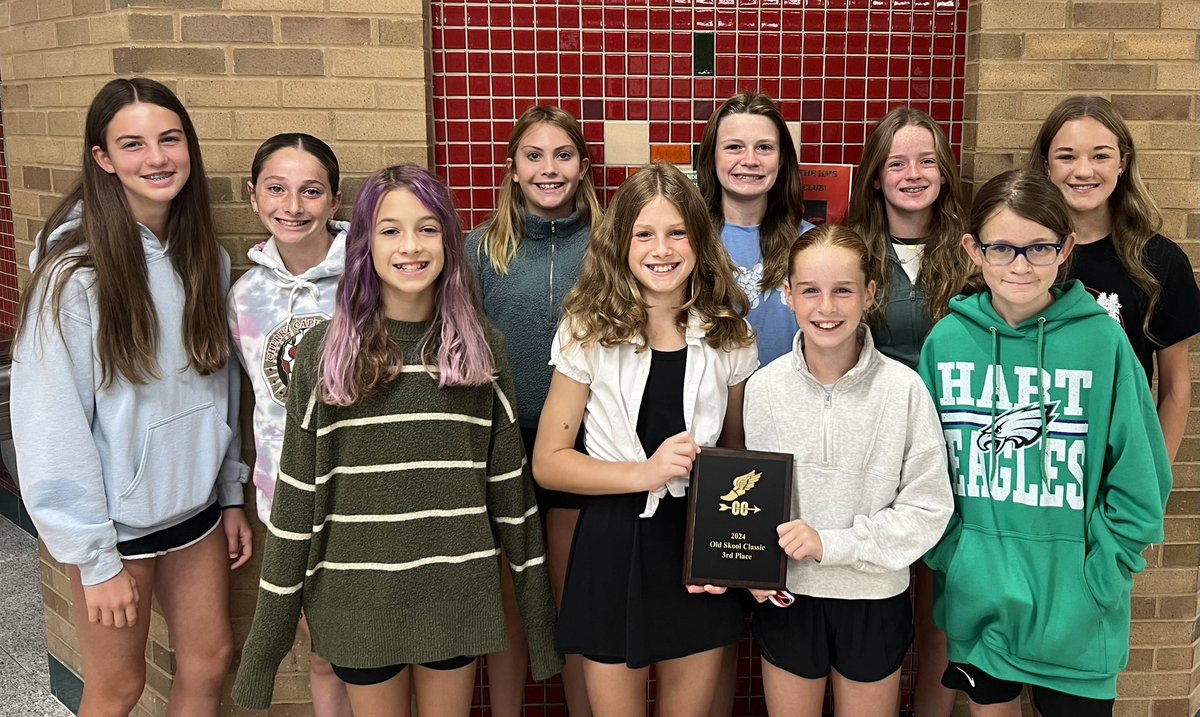 Hart XC Girls Varsity won a 3rd place plaque on Saturday! We got the team picture this morning! Amazing job, ladies! <a href="/RCSHartMS/">RCS Hart MS</a> #LeadWithHart