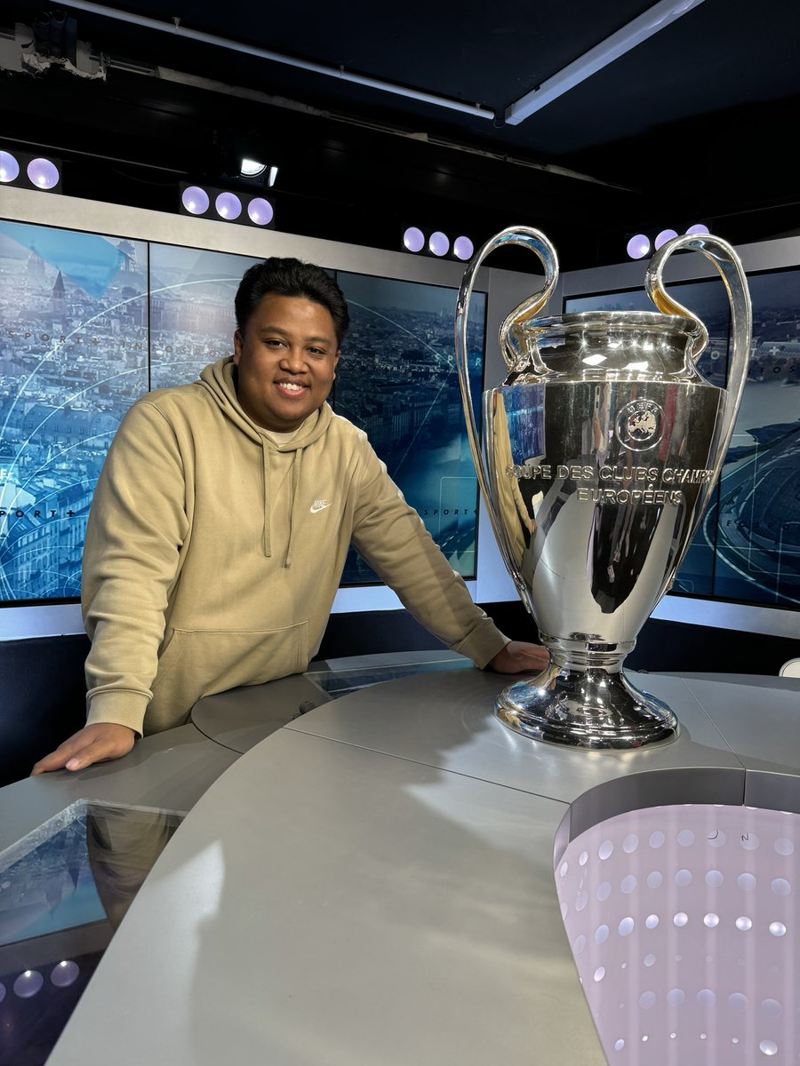 Elle est là ! 🏆🤩✨ 

Toutes les coupes d’Europe en intégralité et exclusivement sur <a href="/canalplus/">CANAL+</a> <a href="/CanalplusSport/">CANAL+ Sport</a> <a href="/CanalplusFoot/">CANAL+ Foot</a> 

Ça commence dès demain 18h45 avec la <a href="/ChampionsLeague/">UEFA Champions League</a> 💥⚽️ 

…et bientôt l’<a href="/EuropaLeague/">UEFA Europa League</a> et la @europacnfleague 👌🏾✨