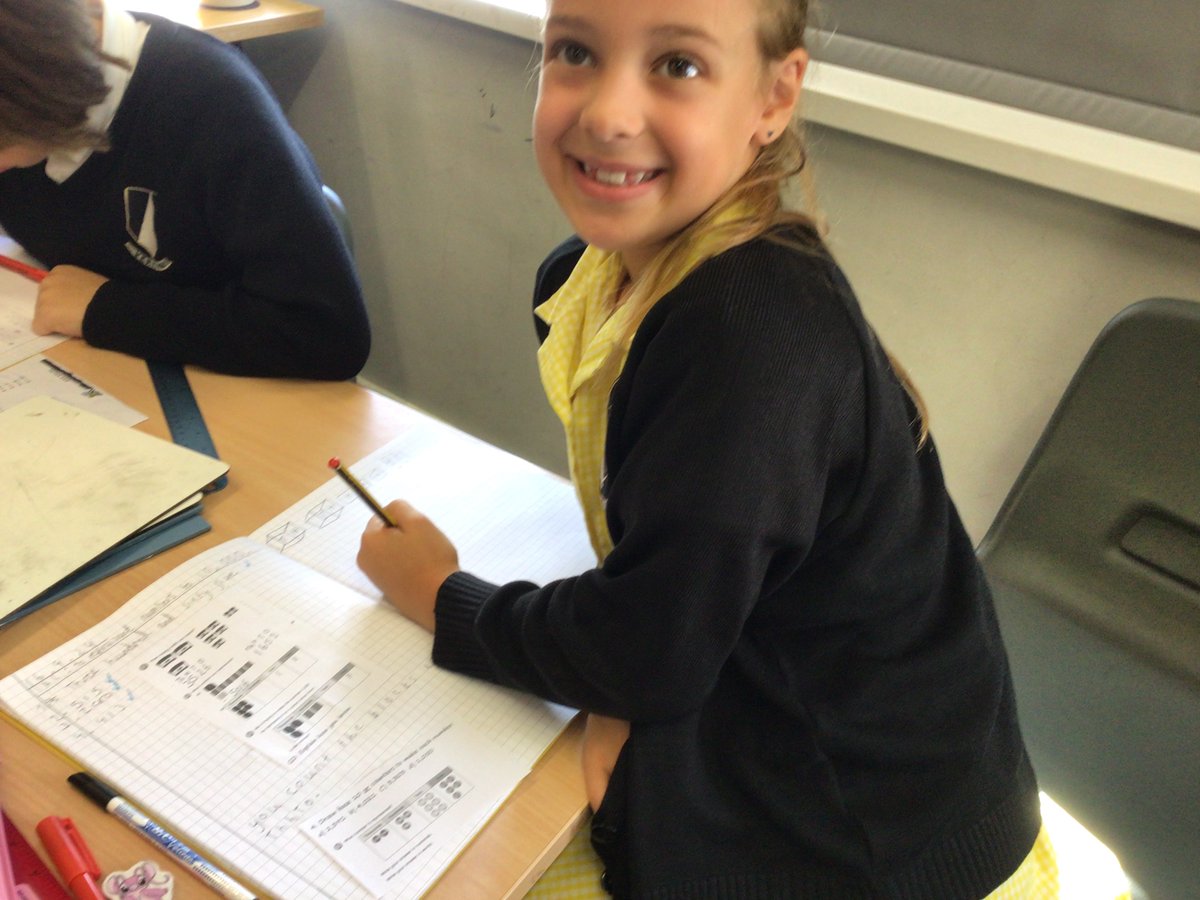 SCOS_Patrick's tweet photo. Using base 10 and counters to represent numbers in Maths.#StCathsMath https://t.co/65KRWLCmvt