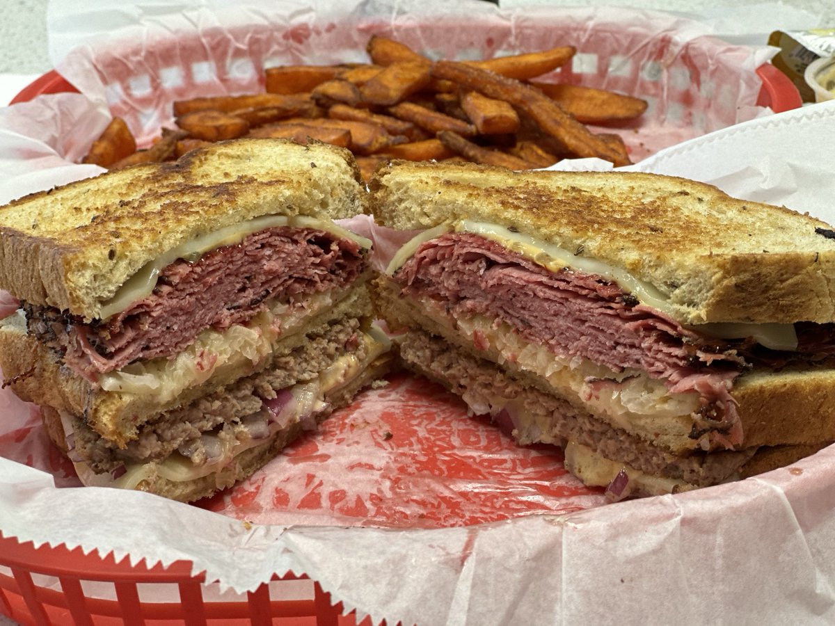 EricDLussier's tweet photo. LUNCH. 

❤️ U, ⁦@handyslunch⁩. https://t.co/F1Kh3w9fsA