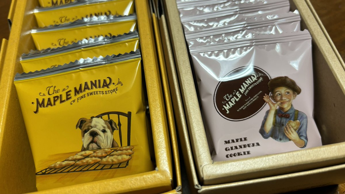 自分用の東京土産🫧

「MAISON CACAO 生チョコクッキー」
ブルーのグラデーションが綺麗💙🩵🤍

「ザ・メープルマニア メープルジャンドゥーヤクッキー&amp;メープルバタークッキー」
定番💛