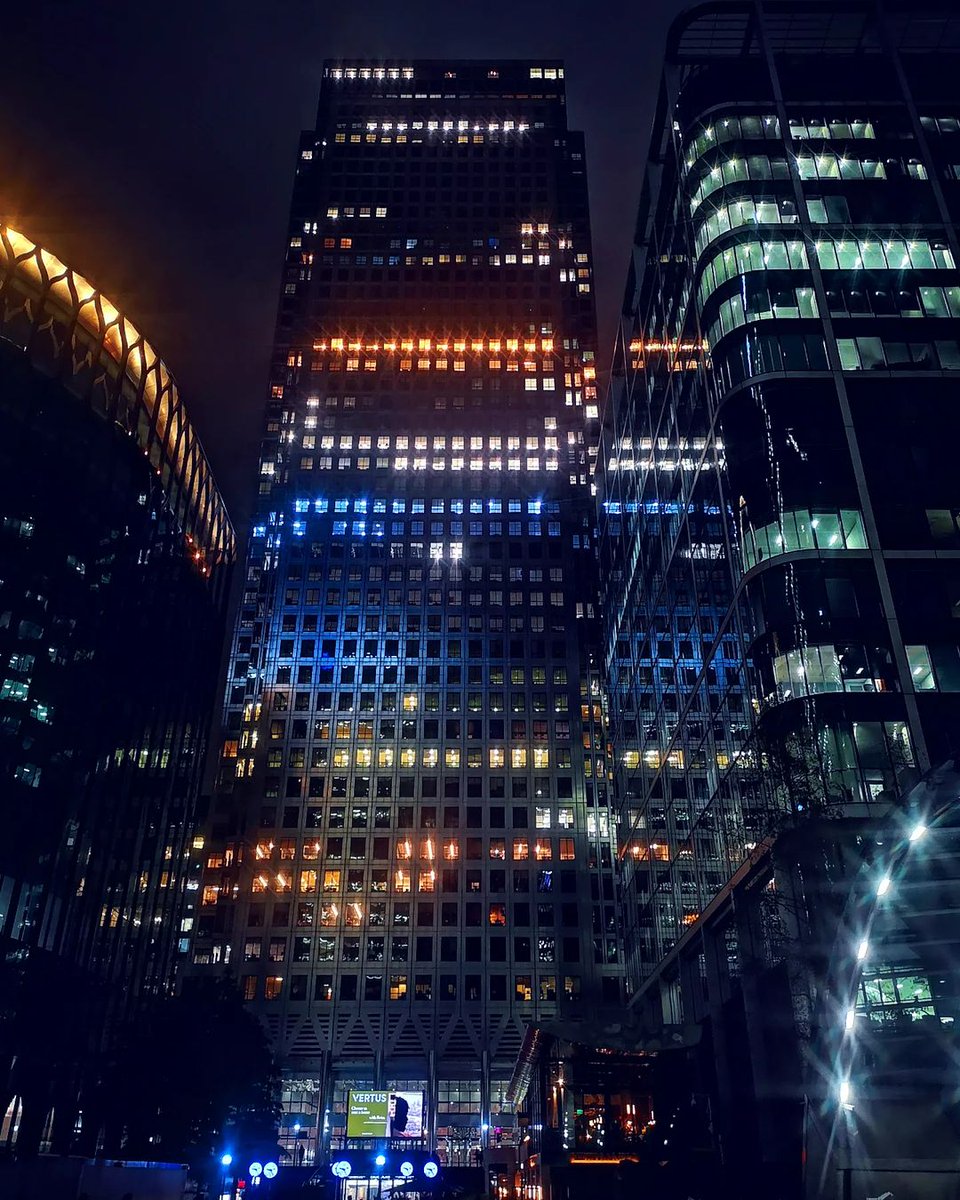 /// The futuristic scenario given by the lights of different colors of Reurers Plaza at Canary Wharf /// @CanaryWharfGrp

🔗
#London #london_night #canarywharf #lightingdesign #night_shooterz #night_shots_