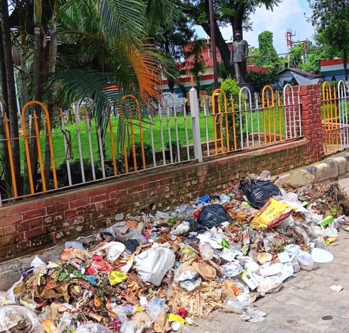 romisat's tweet photo. Sir .Beautiful smart city being spoilt by waste dumping in front of Gen Rawat park/ parade ground Dehradun . No action taken by nagar Nigam inspite of repeated complaints . Please take urgent action @dmdehradun https://t.co/74ju2KKhsG