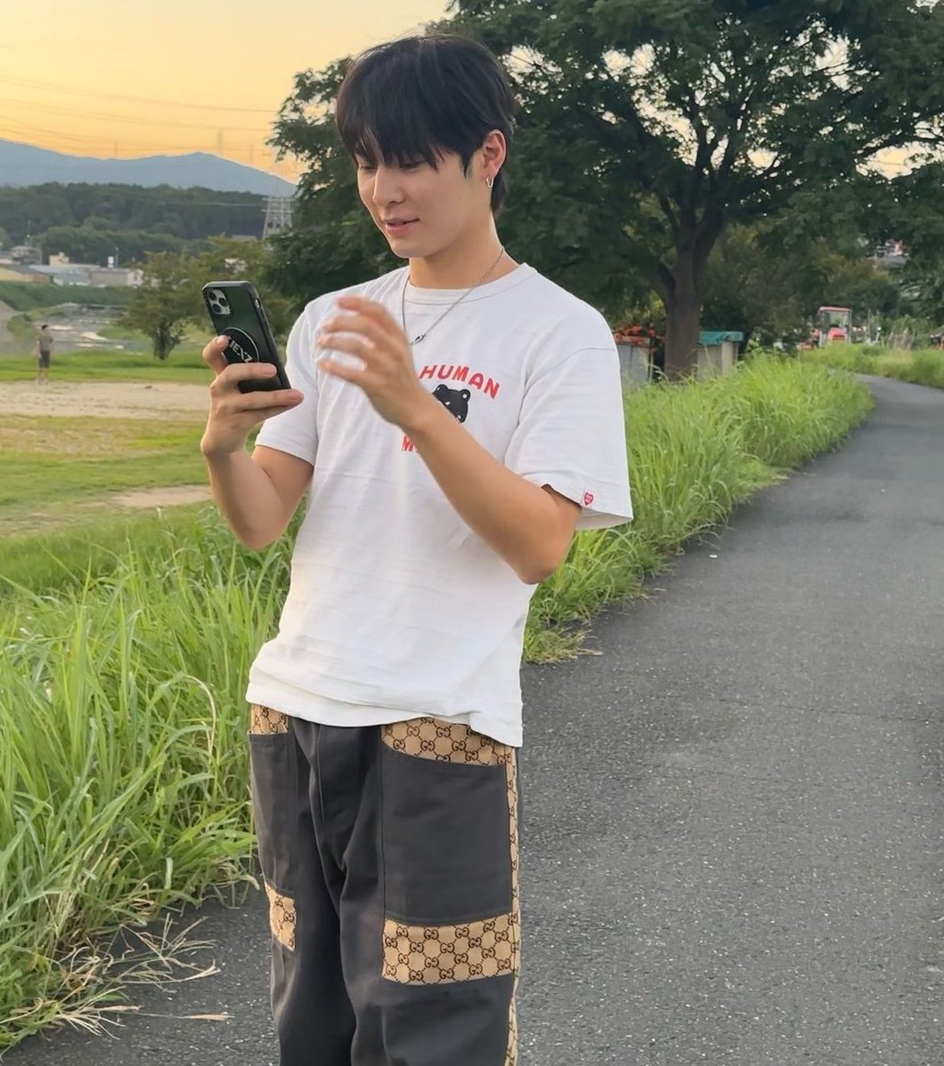 NEXZ スマホグリップ ハルくんが使ってたNEXZスマホグリップアレックス先生も同じの⁇🥹…開封