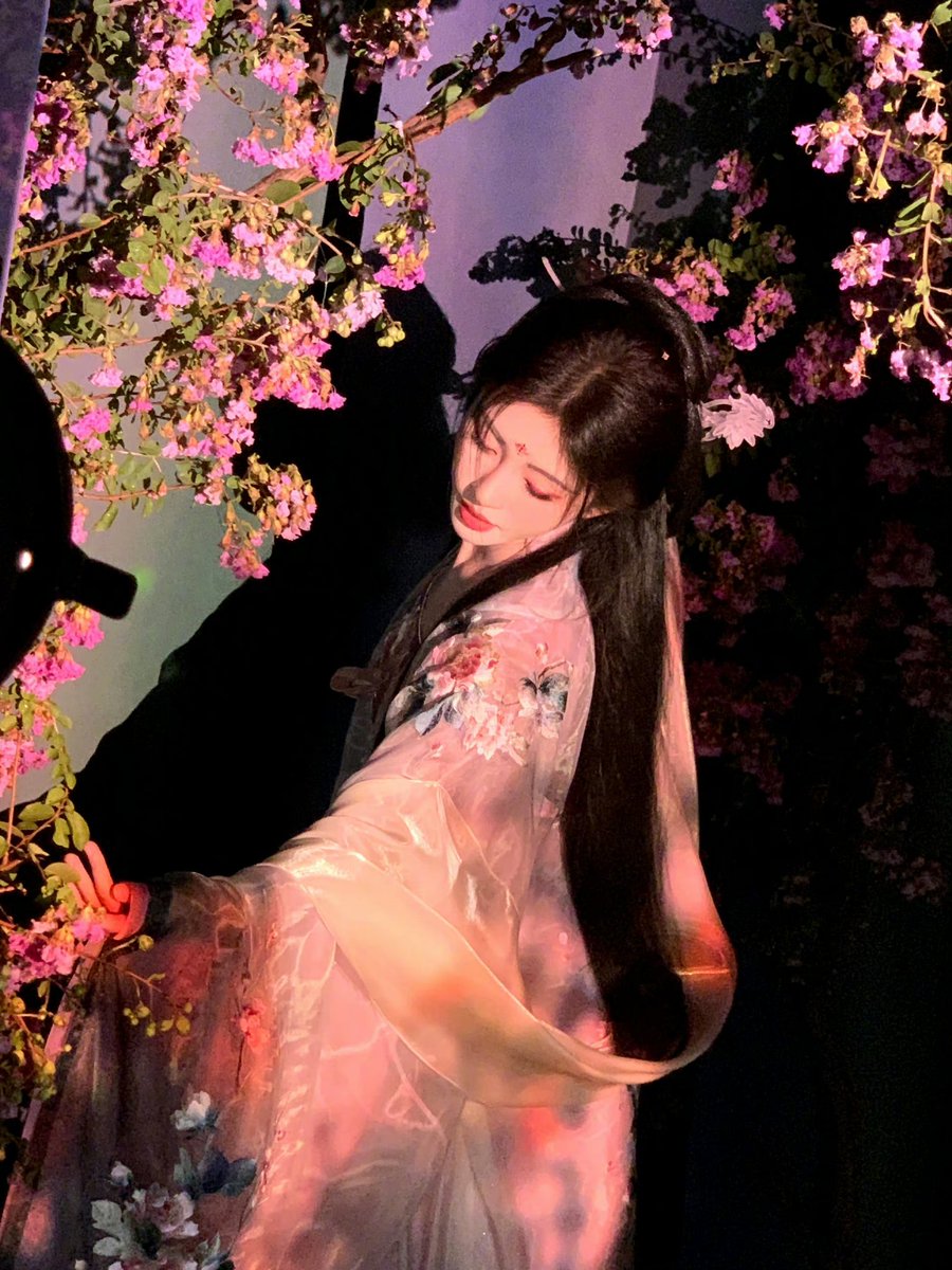 今晚河南加b站，双鞠妈，幸福😘 https://t.co/U8ZoE9SxQD