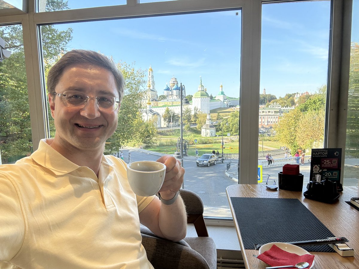 akimovroman's tweet photo. Путешествуем с семьей по России, побывали с любимыми детьми в Сергиевом Посаде, посетили Свято Троице-Сергиеву Лавру. 
Благостно на душе. ♥️♥️

#семья #дети #сергиевпосад #лавра https://t.co/uGcsyeRRYn