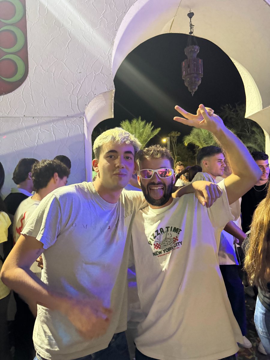 🔥 MENUDA LOCURA DE <a href="/Murketingevento/">Murketing 🍋 Evento TOP de marketing en Murcia 🔥</a> 🔥

Ha sido un auténtico placer poder presentar este gran evento que creo que ha salido de 10 😌

Un placer también haber tenido de compañero al gran <a href="/seryitogost/">🆂🅴🆁🆈🅸 María | 🏳️‍⚧️ Seryi-to freedom</a>, que creo que hacemos una dupla de locos y a <a href="/DavidGarciaSEO/">David García</a>, <a href="/Yani_Elias/">Yani Elias 🎶👾</a>  y