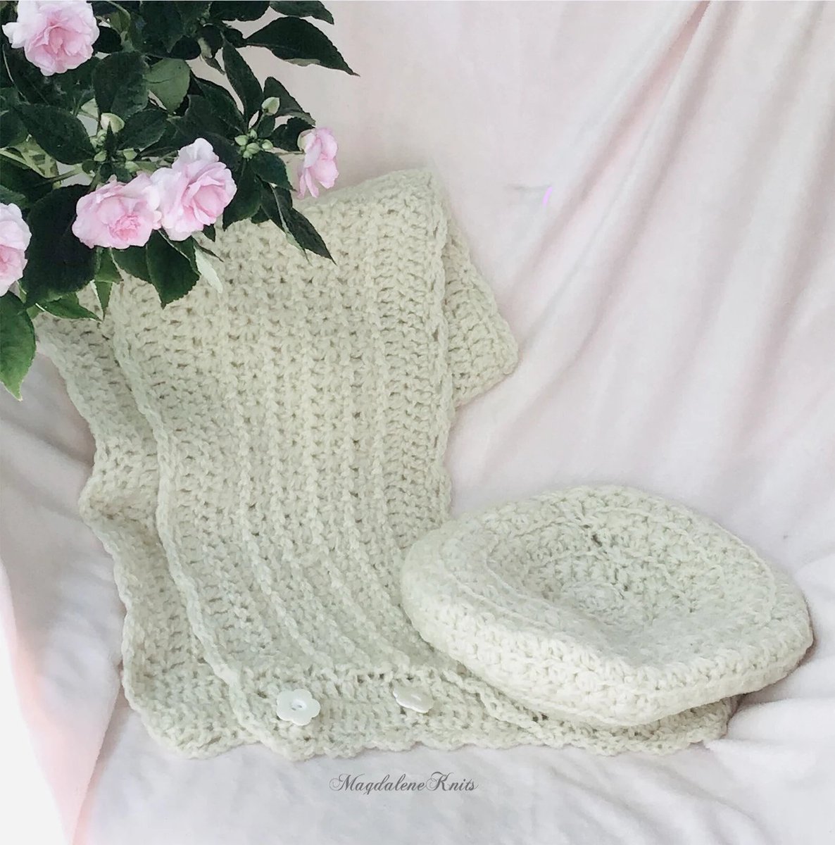 PamelaBaker67's tweet photo. https://t.co/yXNtGsuML8 #MagdaleneKnits #CrochetedWomensCowlSlouchyTam #WinterWhite https://t.co/PLKVxO4WYo