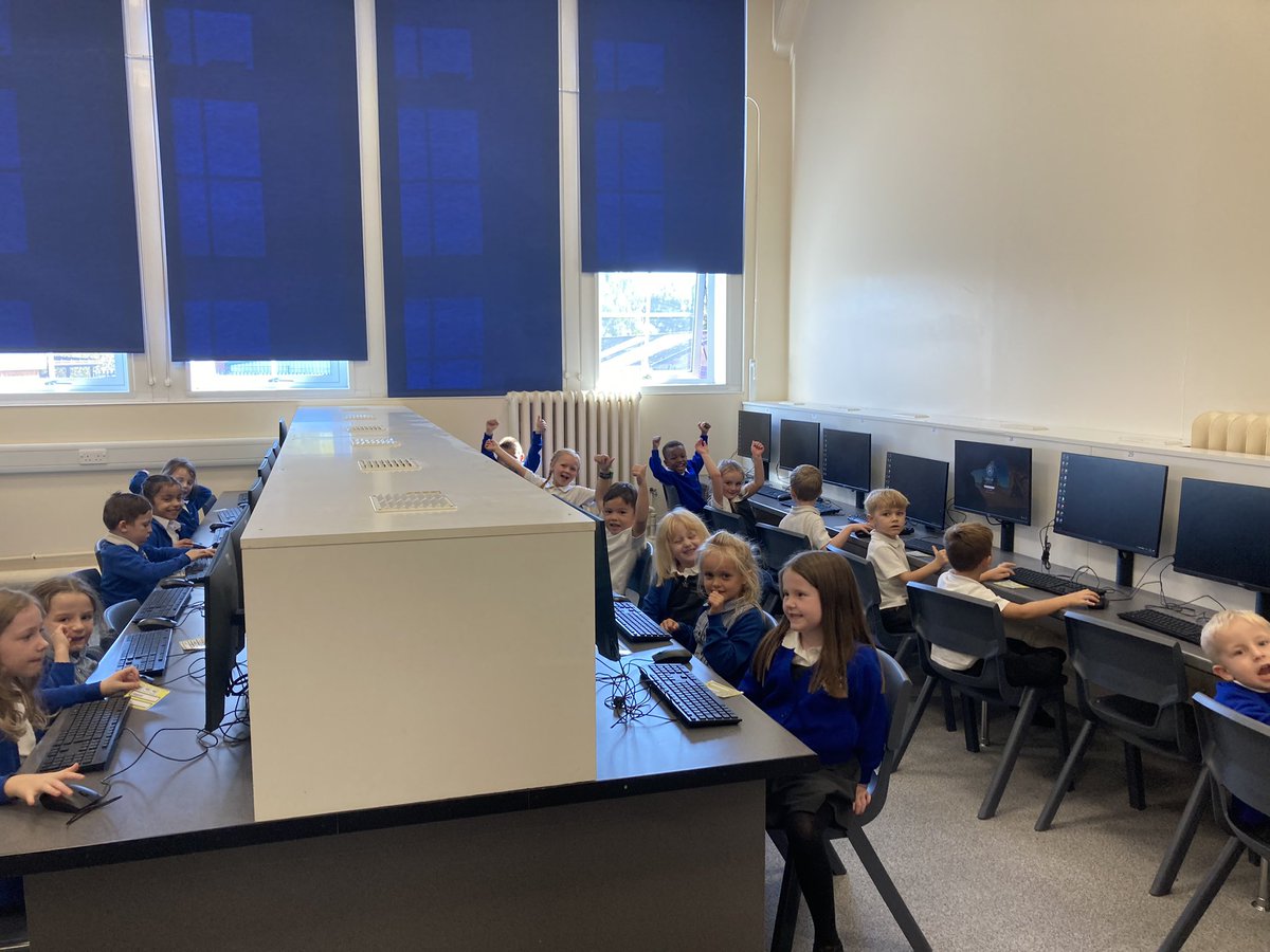 latimerprimary's tweet image. #ClassKB have been identifying the parts of a desk computer and using some of the parts to log on and off this morning. #eagerly #Latimercomputing