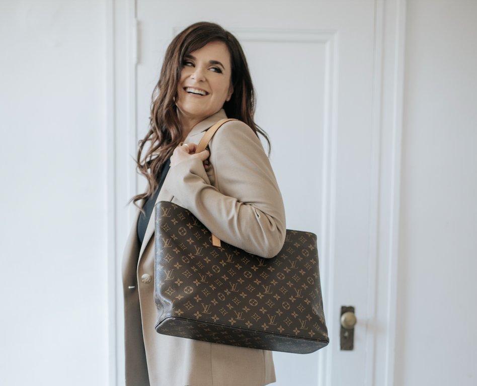 ei_experience's tweet photo. Our CEO @carolynstern, travels often, but the next two weeks are especially hectic!  She is so grateful for the chance to connect w/ diverse audiences and share her message. This week, she’s jetting off to Winnipeg, Calgary, &amp; Victoria, &amp; next week, it's Toronto.  ✈️😊 #OntheMove https://t.co/HzrGYo91Su
