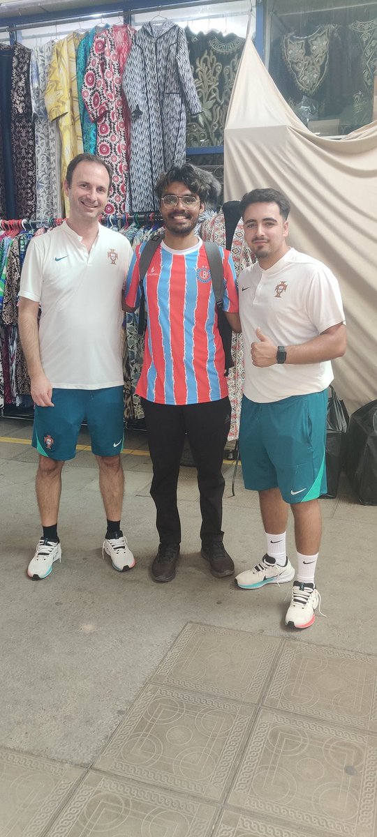 From Portugal 🇵🇹 to London 🇬🇧 to India 🇮🇳 to Uzbekistan 🇺🇿 

How cool is this? LBF Sócio and legend <a href="/everytatti/">Harshith SR</a> with his LBF Camisola at the #FutsalWC in Uzbekistan

He even met some of the Portuguese coaching staff!

Amazing to see our shirts in the real world going global 🤩