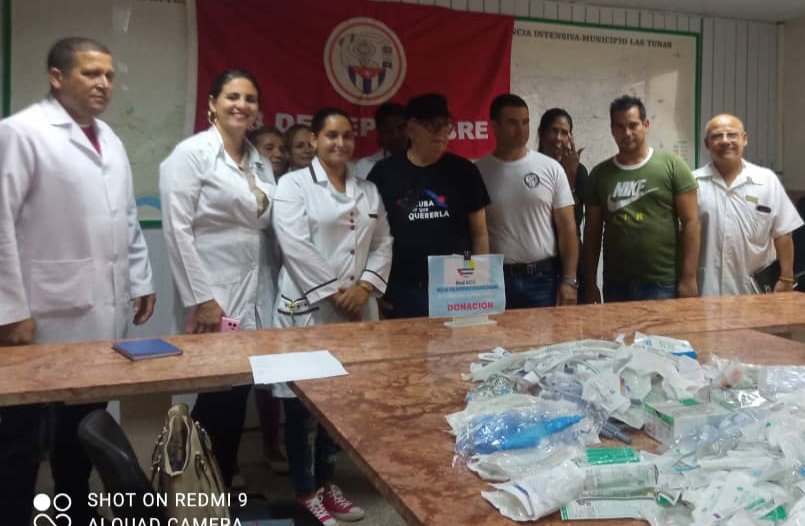 iCuba no está sola!Donación de medicamentos hecha a los #CDRCuba y a #ACubaHayQueQuererla por la Red Canaria Cubana de Solidaridad, es entregada al Hospital de Las Tunas, en presencia de José Luis Mosqueda, Presidente de la Asociación Cubanacan de cubanos en Gran Canaria. #Cuba
