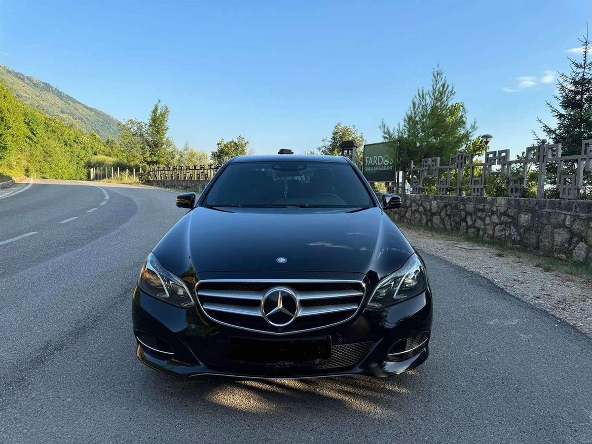 MerrJepal's tweet photo. 📢SHITET📢
✅ Mercedes-Benz E350
✅ Viti: 2013
✅ Karburanti: Naftë

Për më shumë detaje klikoni linkun:

https://t.co/CaihWRG9TQ

#merrjep #merrjepal #merrjepauto #merrjepvetura #merrjepmakina #makina #makinaneshitje #mercedesbenz #benz #e350 https://t.co/e2QamZRBhW