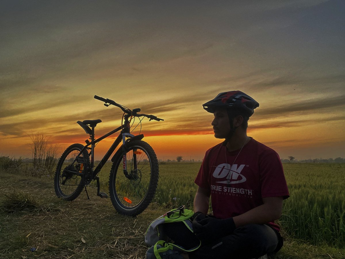 आफ्नो हैसियत यो आकाश जस्तो बनाउनु छ;
जमिन त जति नै महङ्गो भएपनी मान्छेहरुले किनिदिन्छन् ।।
#SantaCruz
