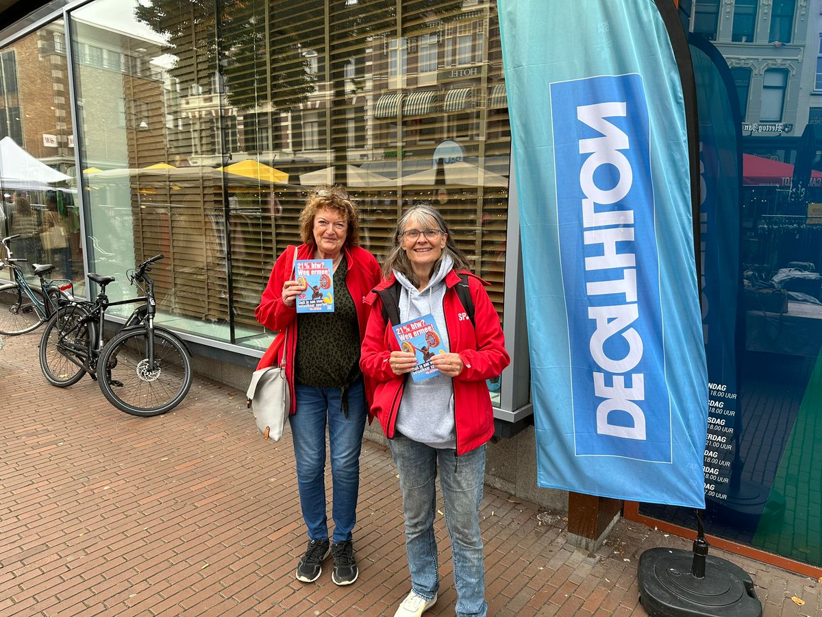 Het kabinet maakt sport onbetaalbaar door de btw naar 21% te verhogen, terwijl sport zo belangrijk is voor je gezondheid en welzijn. De verhoging brengt dit steeds meer in gevaar. Daarom staan we vandaag in het centrum om steun te vragen. Teken ook op sp.nl/btw