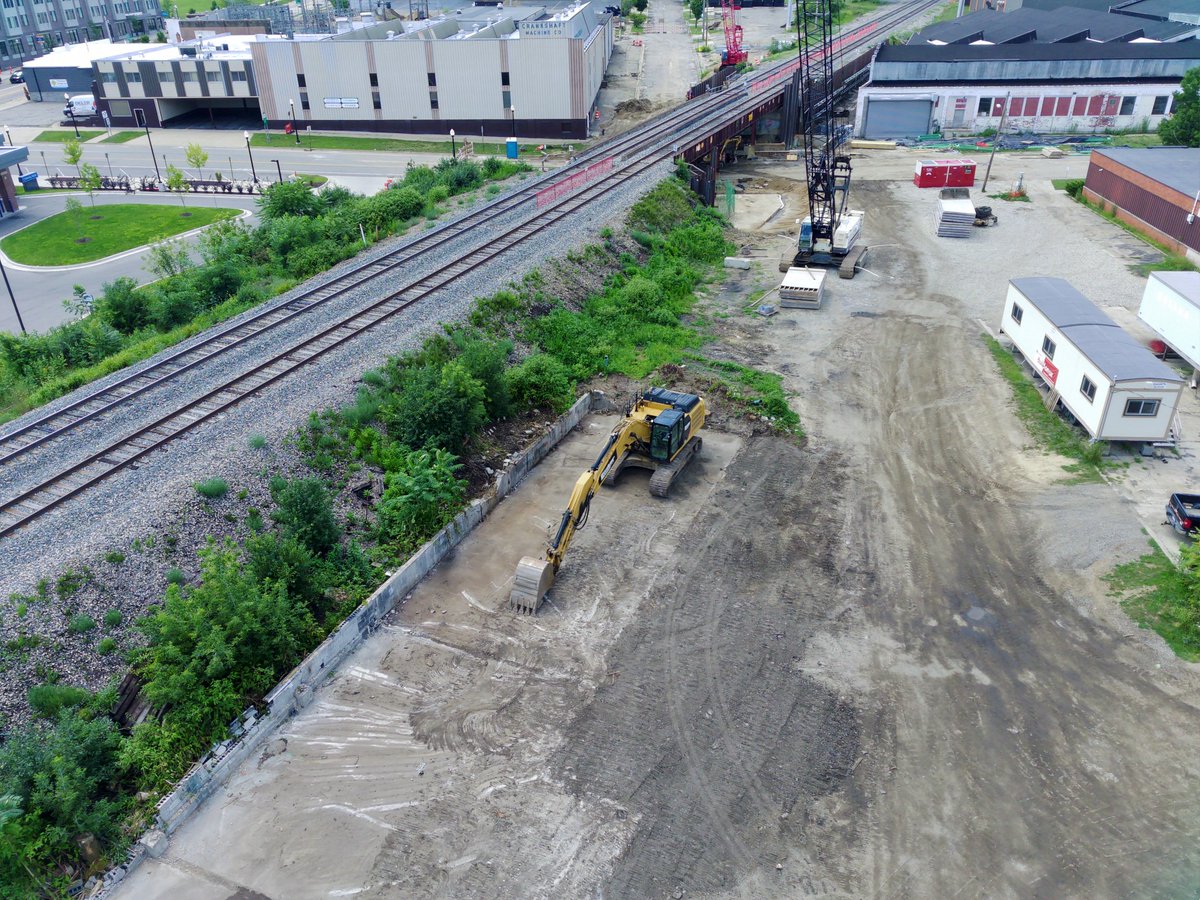 LesterBrothers's tweet image. Ever wonder what goes into a demolition project? From the planning stages to the final teardown, we make it happen! 🔨🏚️ #DemolitionExperts #BehindTheScenes #LesterBrothers