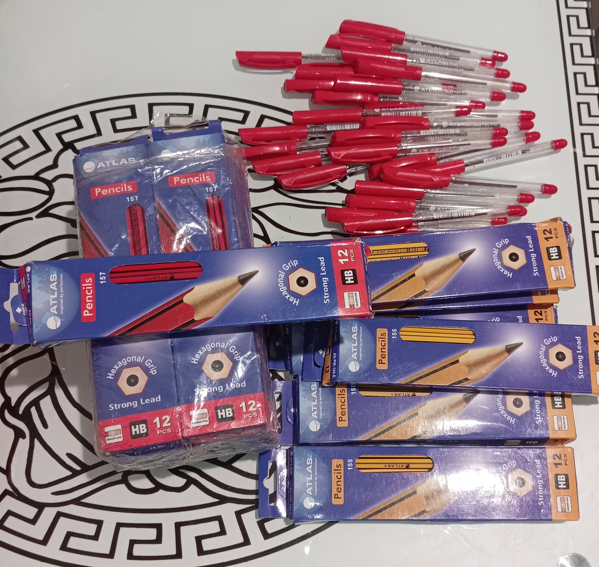 GenerationG20's tweet image. #Generation20 Nous avons reçu ce jour, de la part d'une donatrice bienveillante un lot de fournitures scolaires. Merci de se mobiliser pour aider les plus défavorisés d'entre nous. #TheChosenOne
Contact: 055696979