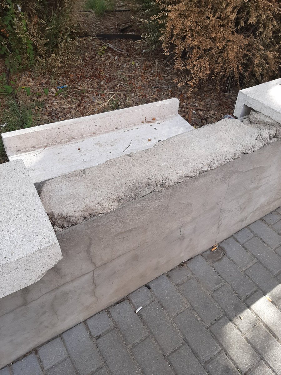 AVLaUnion's tweet photo. Solicitamos reposición valla/poyete para evitar caídas y/o accidentes.
C/Mar de las Antillas con c/Abizanda.
A la altura de la parada 2043 del bus 9 de la EMT #Hortaleza
@Lineamadrid #SYRLM
@JMDHortaleza @MADRID https://t.co/rWOCna7Bxk