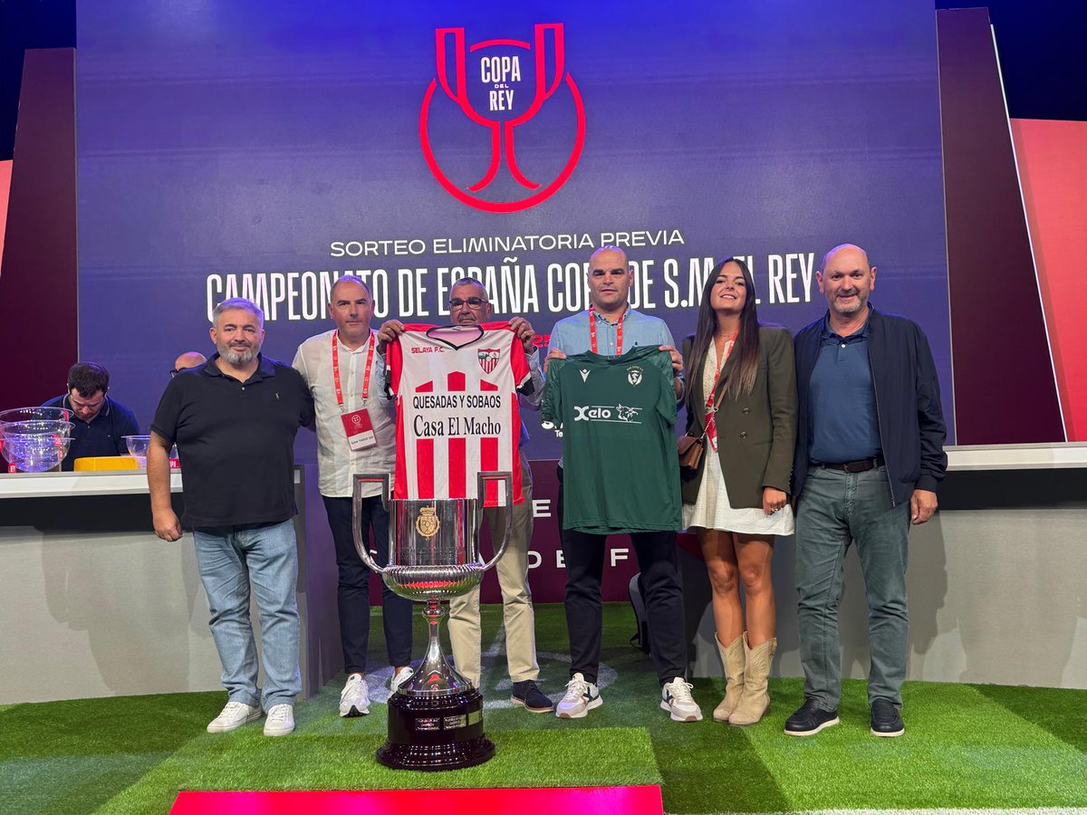 RFGF (@futgal) on Twitter photo 🙌 <a href="/RafaLouzan/">Rafael Louzán Abal</a>, co <a href="/Santirsosd/">San Tirso S.D.</a> no sorteo da eliminatoria previa da Copa do Rei
➡️ O presidente da RFGF acompañou ao representante galego no sorteo
👥 Por parte do <a href="/Santirsosd/">San Tirso S.D.</a> acudiron o seu presidente José Carlos Fernández e o vicepresidente David Castro 🙌 <a href="/RafaLouzan/">Rafael Louzán Abal</a>, co <a href="/Santirsosd/">San Tirso S.D.</a> no sorteo da eliminatoria previa da Copa do Rei
➡️ O presidente da RFGF acompañou ao representante galego no sorteo
👥 Por parte do <a href="/Santirsosd/">San Tirso S.D.</a> acudiron o seu presidente José Carlos Fernández e o vicepresidente David Castro