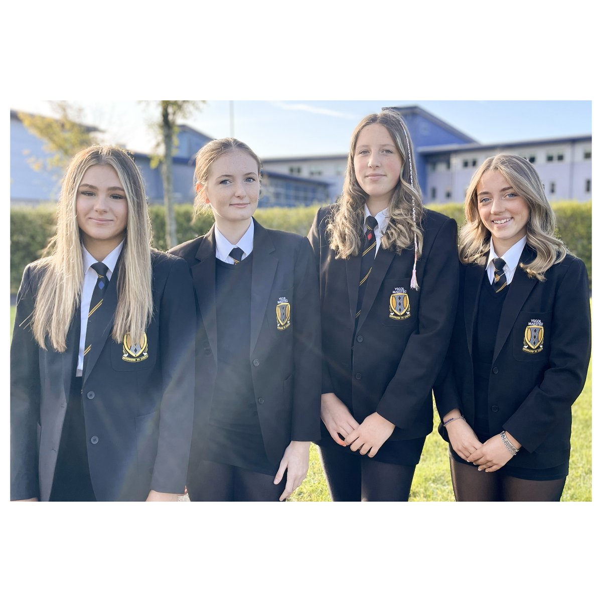 MaestegSchool's tweet photo. 𝚂𝚚𝚞𝚊𝚍 𝙶𝚘𝚊𝚕𝚜! 🏴󠁧󠁢󠁷󠁬󠁳󠁿

Congratulations to our U15 + U17 pupils who made the Welsh Regional Netball Squad and will represent Maesteg School in the 24/25 season:

U15  Isabelle, Mali, Lois + Halle
U17  Olivia, Olivia, Ella + Evie 

#maesteg25
#motivatedtostrive https://t.co/tWS3Z8WMWx