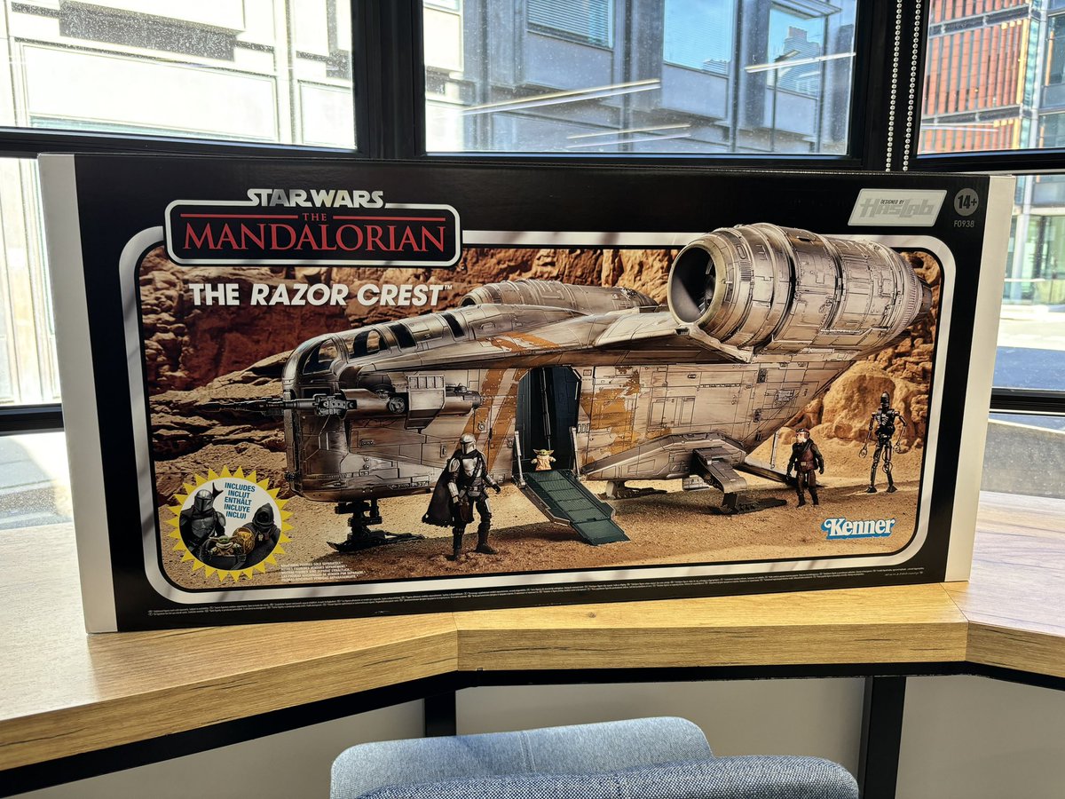 futureotforce's tweet image. We had a blast at the #HasbroPulseCon2024 live media event in London on Saturday. 

On display was Din Djarin’s Razor Crest from #TheMandalorian - a colossal work of pure art!