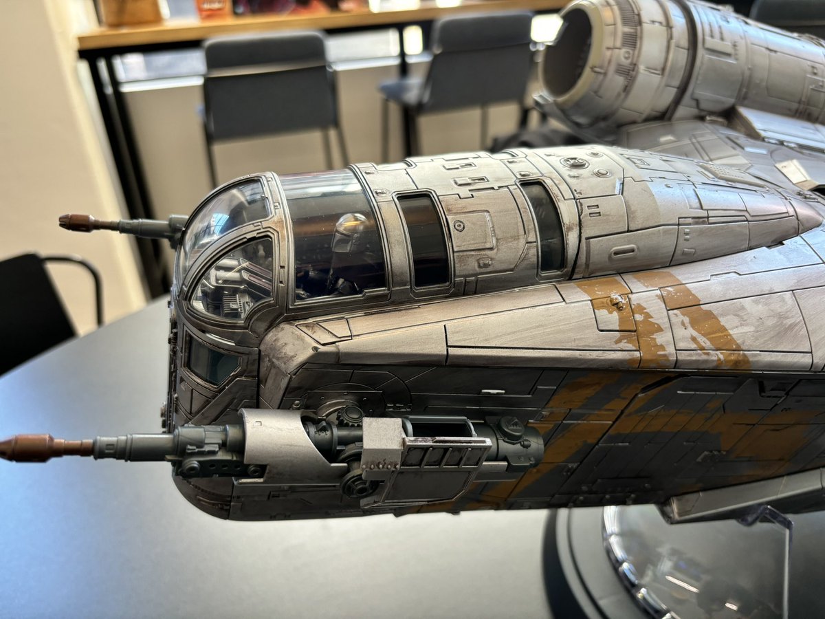 futureotforce's tweet image. We had a blast at the #HasbroPulseCon2024 live media event in London on Saturday. 

On display was Din Djarin’s Razor Crest from #TheMandalorian - a colossal work of pure art!