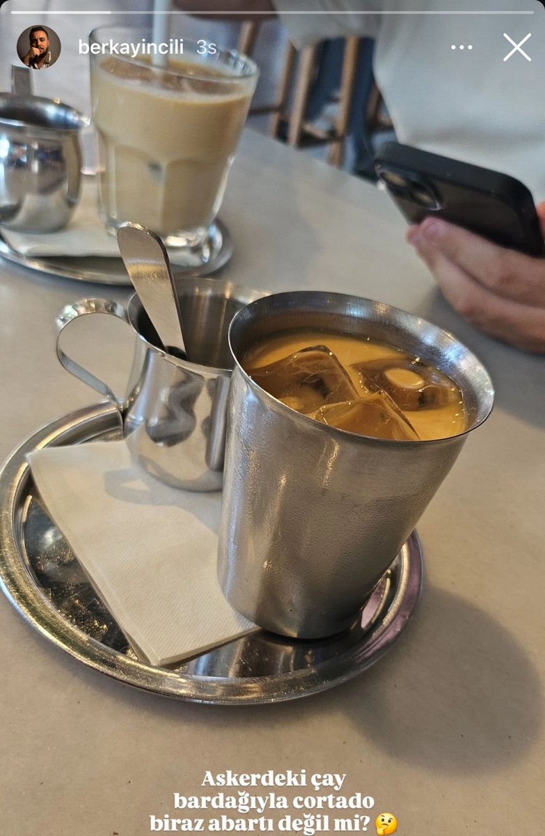 KultiginStark's tweet image. mekanda kahveyi servis ettikleri bardağa bakın fkskdkkdsk