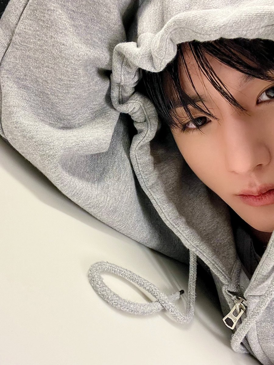 져니야 심심하지?
#정승환
#JEONGSEUNGHWAN
#더크루원
#놀기
#먹기
#자기