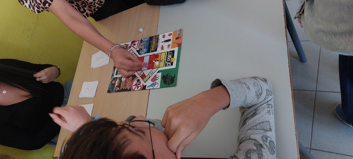 EGoutines's tweet photo. Matinée prévention contre l'alcool  @santé @violence de nos @TST2S du @LyceeSaverne vers leurs pairs du collège @Fezensaguet32!!! Des ateliers, de la prévention sur les conséquences de l'alcool https://t.co/3o1C41g2XN