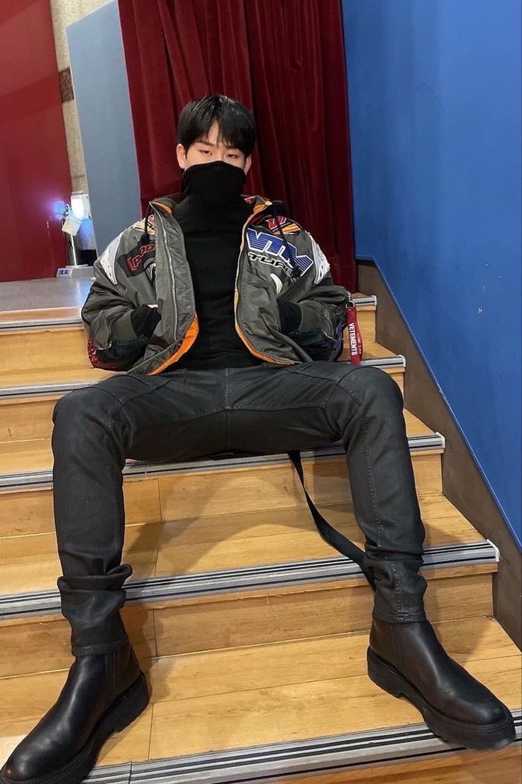 IWantMoreLife's tweet photo. The only man Iβd let sit next to me like this. Yes sir, take ALL the space you need.
#Jooheon #Joohoney #Joobebe https://t.co/xyWCWNBLqe