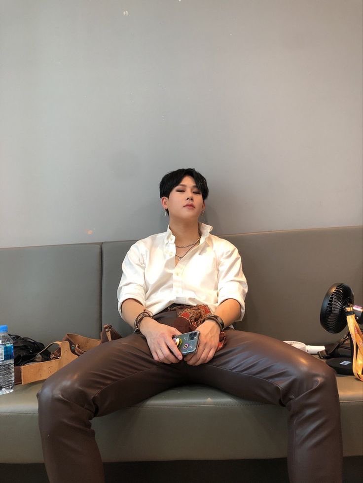 IWantMoreLife's tweet photo. The only man Iβd let sit next to me like this. Yes sir, take ALL the space you need.
#Jooheon #Joohoney #Joobebe https://t.co/xyWCWNBLqe