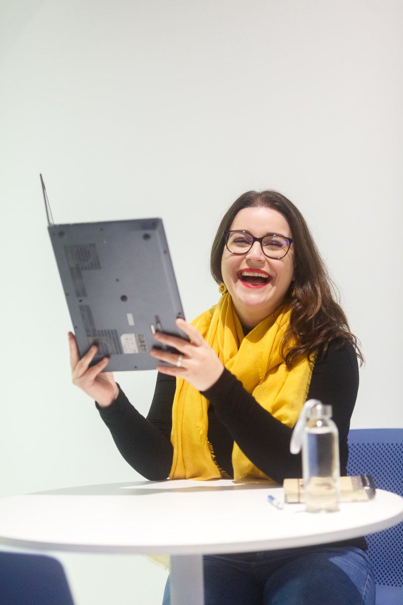 Hyliacom's tweet photo. ¡Hasta pronto, Nerea! 💙

Hoy en Hyliacom decimos adiós a quien siempre nos sacó una sonrisa y lo dio todo por la empresa. Te deseamos lo mejor en tu nueva etapa.

Puedes seguir sus próximos proyectos en @lamorrofino 🐽📸. Te extrañaremos… aunque aunque a la flauta no tanto😅❤️ https://t.co/roxZD05lfn