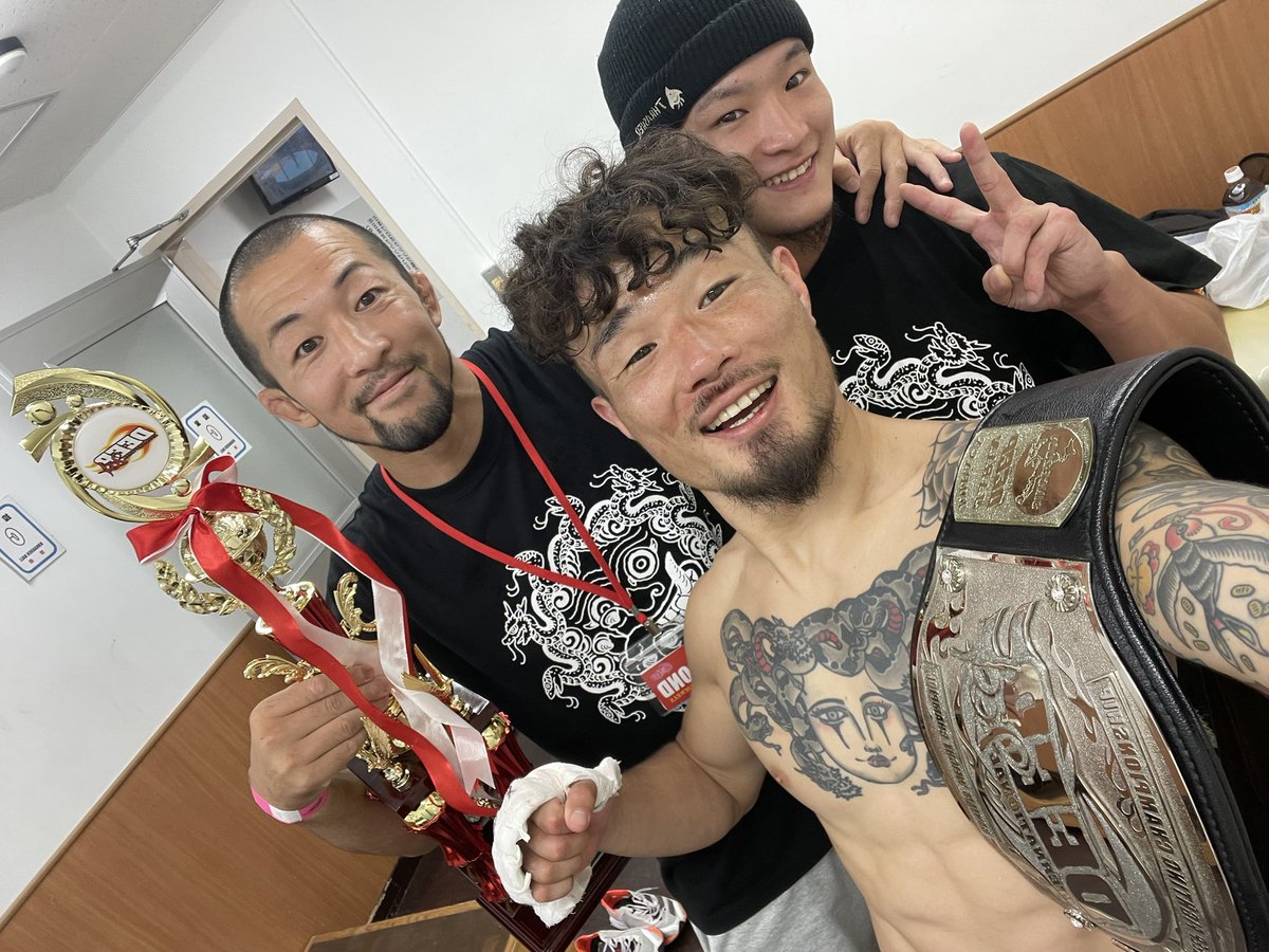 miburo_dragon's tweet photo. やったよー！！
ヒリヒリしましたかー？

いつもおぶりがーど🙏！

#二階級制覇 https://t.co/Sjzt8YPWoy
