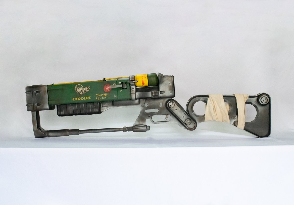 TDimensiones's tweet photo. Nos hace mucha ilusión enseñaros por fin las armas de Fallout que nos encargaron para el photocall de la Cometcon!!💚 https://t.co/F9rVOykO6P