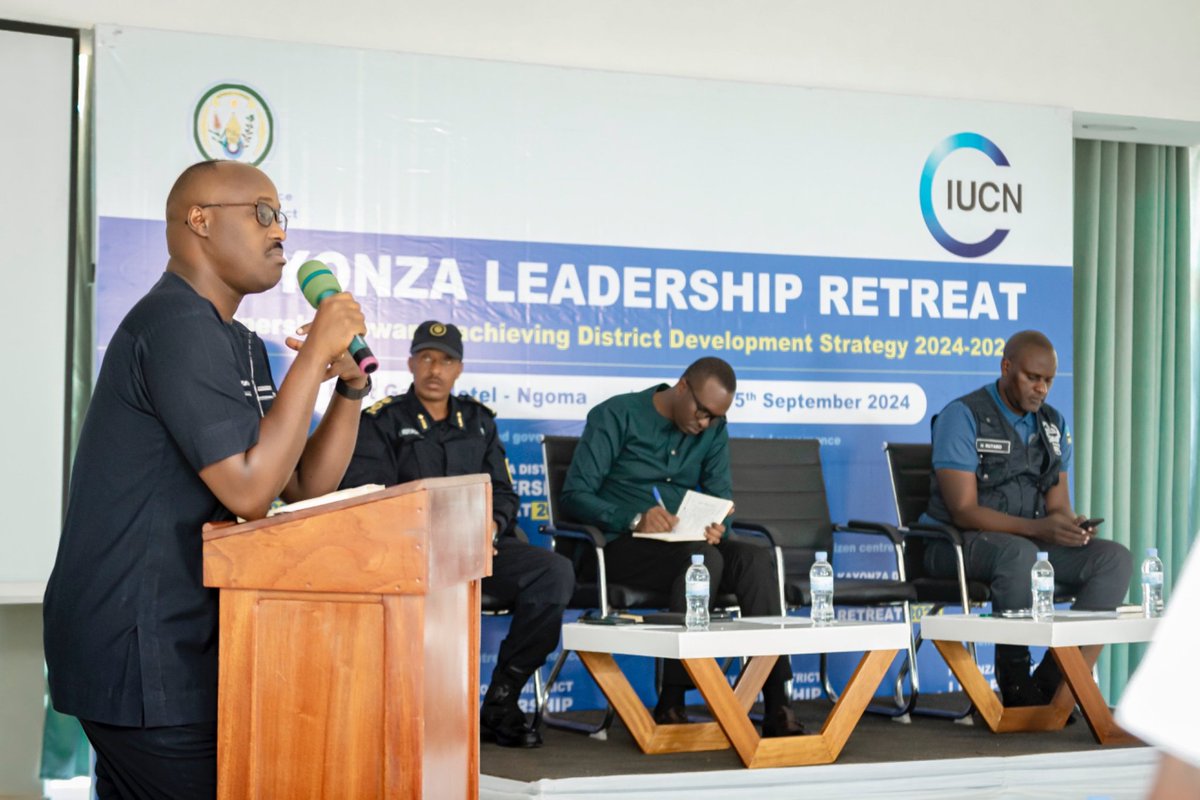 IucnRwanda's tweet photo. Excited to join @KayonzaDistrict for the Leadership Retreat!
By teaming up, the district is aligning #NSTII with local projects including #TREPAproject & #COMBIOproject, boosting climate resilience, & shaping the 2024-2029 District Development Strategy.
#Strongpartnerships🌿🇷🇼 https://t.co/e853WMrmfh