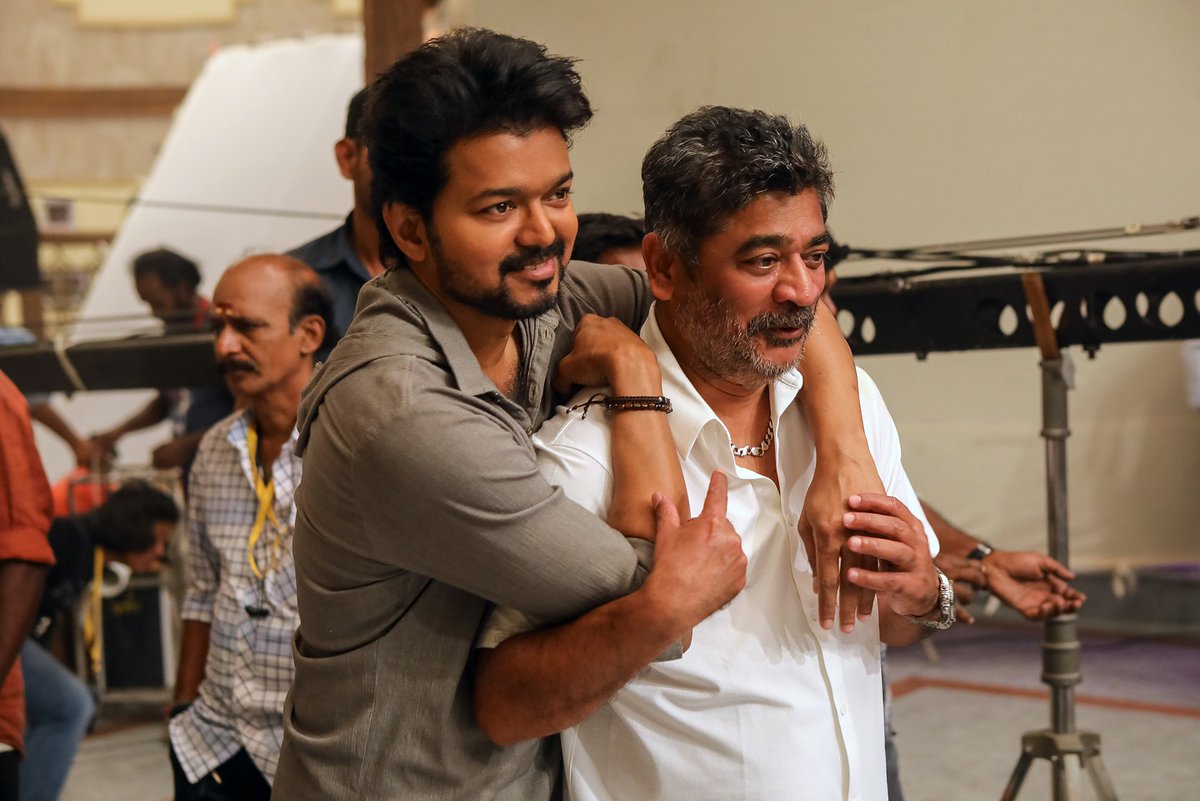 FSTofficialmy's tweet photo. #Thalapathy @actorvijay ❤️ & #TheGOATFamily at the sets of #TheGreatestOfAllTime 🤩🔥
#ThalapathyThiruvizha #GOATCloneChallenge #FSTGOAT #ROAD2GOAT #Goatcha
@Ags_production @VeeduProduction #FST #FiveStarTrading https://t.co/RqttGbDHNU