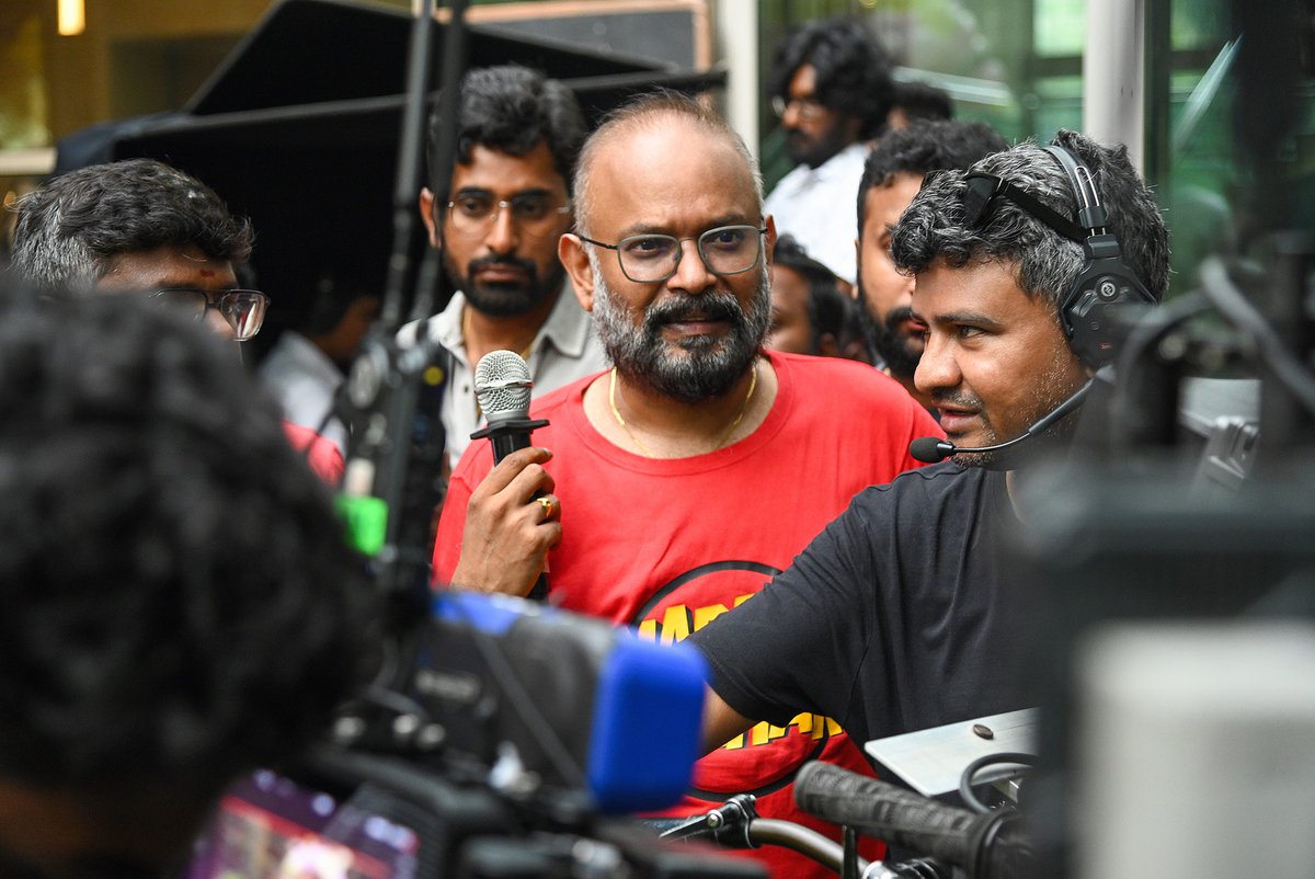 FSTofficialmy's tweet photo. #Thalapathy @actorvijay ❤️ & #TheGOATFamily at the sets of #TheGreatestOfAllTime 🤩🔥
#ThalapathyThiruvizha #GOATCloneChallenge #FSTGOAT #ROAD2GOAT #Goatcha
@Ags_production @VeeduProduction #FST #FiveStarTrading https://t.co/RqttGbDHNU