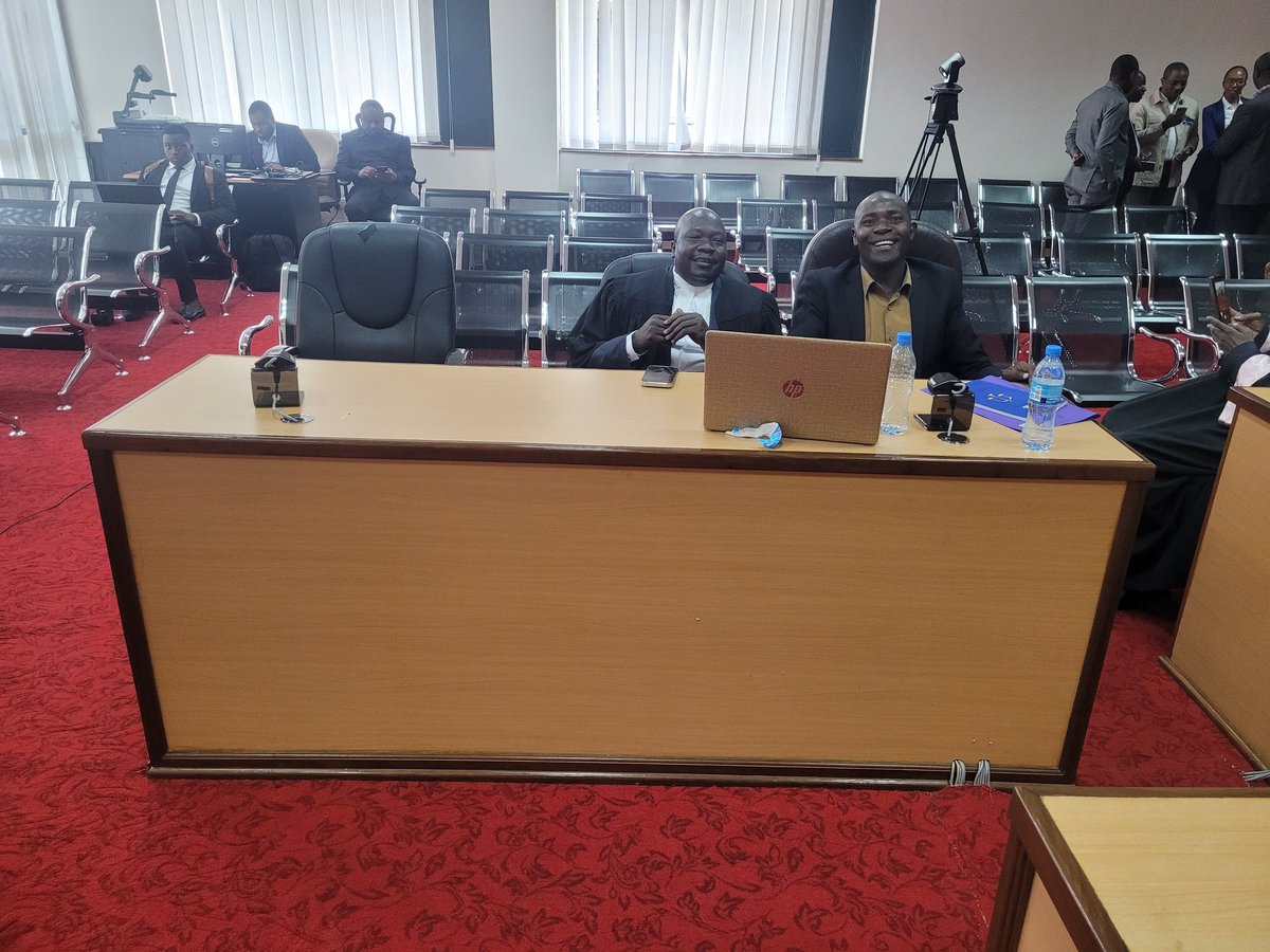 MaleMabiriziHKK's tweet photo. With @SalongoNelson &amp; Head of South Sudan 🇸🇸 State Lawyers, SABITI at @EACJCourt. They agreed to adjourn the case &amp; told Court that the land dispute would be settled amicably https://t.co/wcQ5n0Hd0K