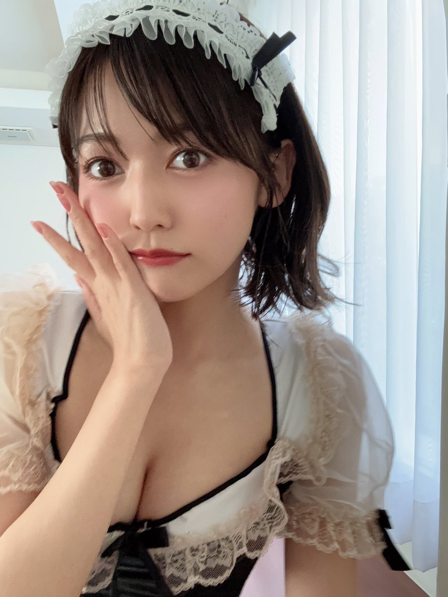 ayutaro_728's tweet photo. 働く気ないし態度も悪いメイドで草 https://t.co/2Zkm0LHQvV